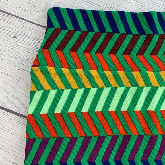 LuLaRoe Pencil Skirt sz M Stretch Cassie Style New NWT Bright Chevron Print - Picture 2 of 4